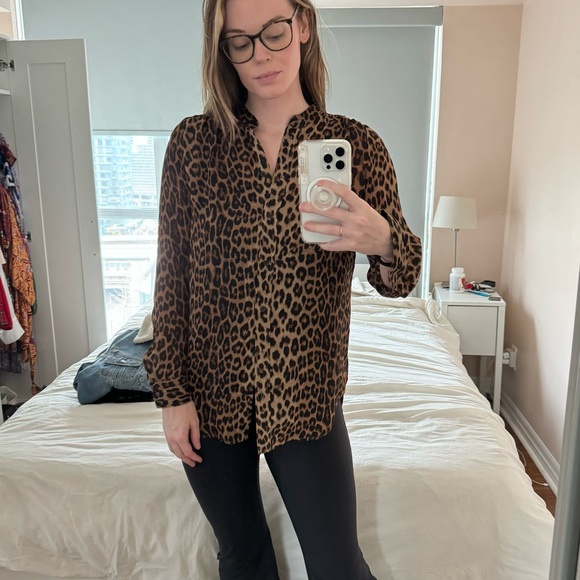Leopard print blouse 🐆 - Picture 2 of 8